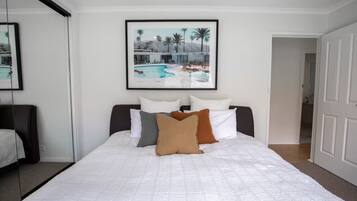 Iron/ironing board, WiFi, bed sheets