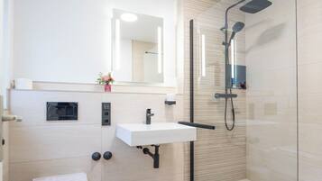 Classic Double or Twin Room | Bathroom | Shower