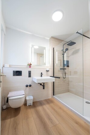 Classic Double or Twin Room | Bathroom