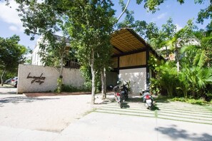 Exterior - 🏝️ Bungalos Village - Stylish Retreat in Aldea Zama, Tulum (Tulum)
