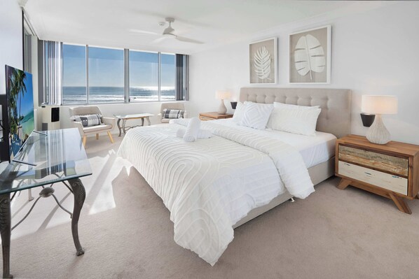 2 bedrooms, iron/ironing board, WiFi, bed sheets - Beachfront on Berkeley (Surfers Paradise)