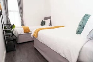 1 bedroom, iron/ironing board, WiFi, bed sheets - Near Transport - Parking - WiFi - Sleeps 3 (Newcastle upon Tyne)