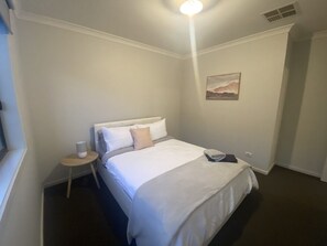 House, 4 Bedrooms, Smoking, Patio | 4 bedrooms - Modern 4-bedroom Home, Near Playground, Lake & Nature Trails, Minutes to Bendigo (Bendigo)