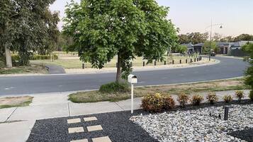 House, 4 Bedrooms, Smoking, Patio | Property grounds