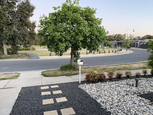 Modern 4-bedroom Home, Near Playground, Lake & Nature Trails, Minutes to Bendigo