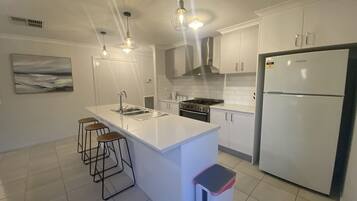 House, 4 Bedrooms, Smoking, Patio | Interior