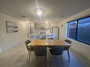 House, 4 Bedrooms, Smoking, Patio | Dining room
