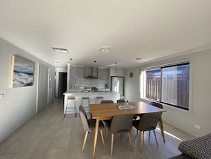 House, 4 Bedrooms, Smoking, Patio | Dining room
