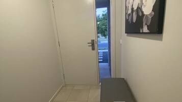 منزل - ٤ غرف نوم - للمدخنين - برواق | المنشأة من الداخل