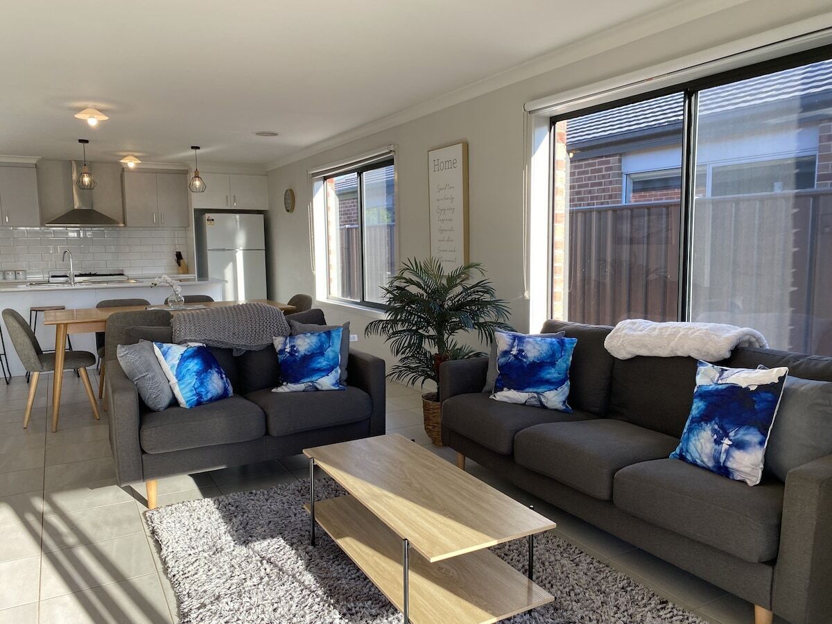 House, 4 Bedrooms, Smoking, Patio | Living room
