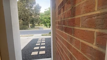 House, 4 Bedrooms, Smoking, Patio | Property grounds