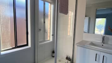 House, 4 Bedrooms, Smoking, Patio | Bathroom