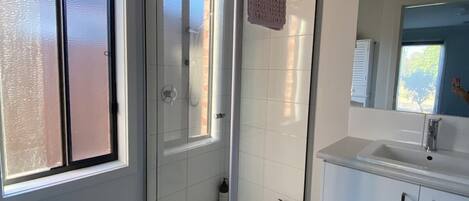 House, 4 Bedrooms, Smoking, Patio | Bathroom