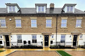 Exterior - House - Sleeps 8 - Free Parking and Ps5 (Swanscombe)