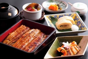 Thức ăn và đồ uống