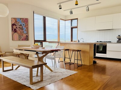 Architectural Coastal Retreat. 100m to Beach