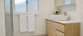 Spacious, Stylish Group Stay, Sleeps 12, 5b/3 Bath