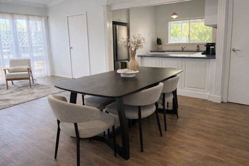 Spacious, Stylish Group Stay, Sleeps 12, 5b/3 Bath