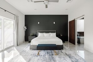 5 bedrooms, iron/ironing board, free WiFi, bed sheets - Midtown Modern by LuxeKey | 4 Beds & Centrally Located (Phoenix)