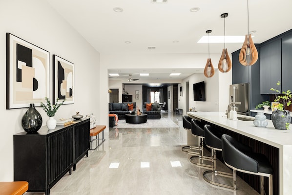 Interior - Midtown Modern by LuxeKey | 4 Beds & Centrally Located (Phoenix)