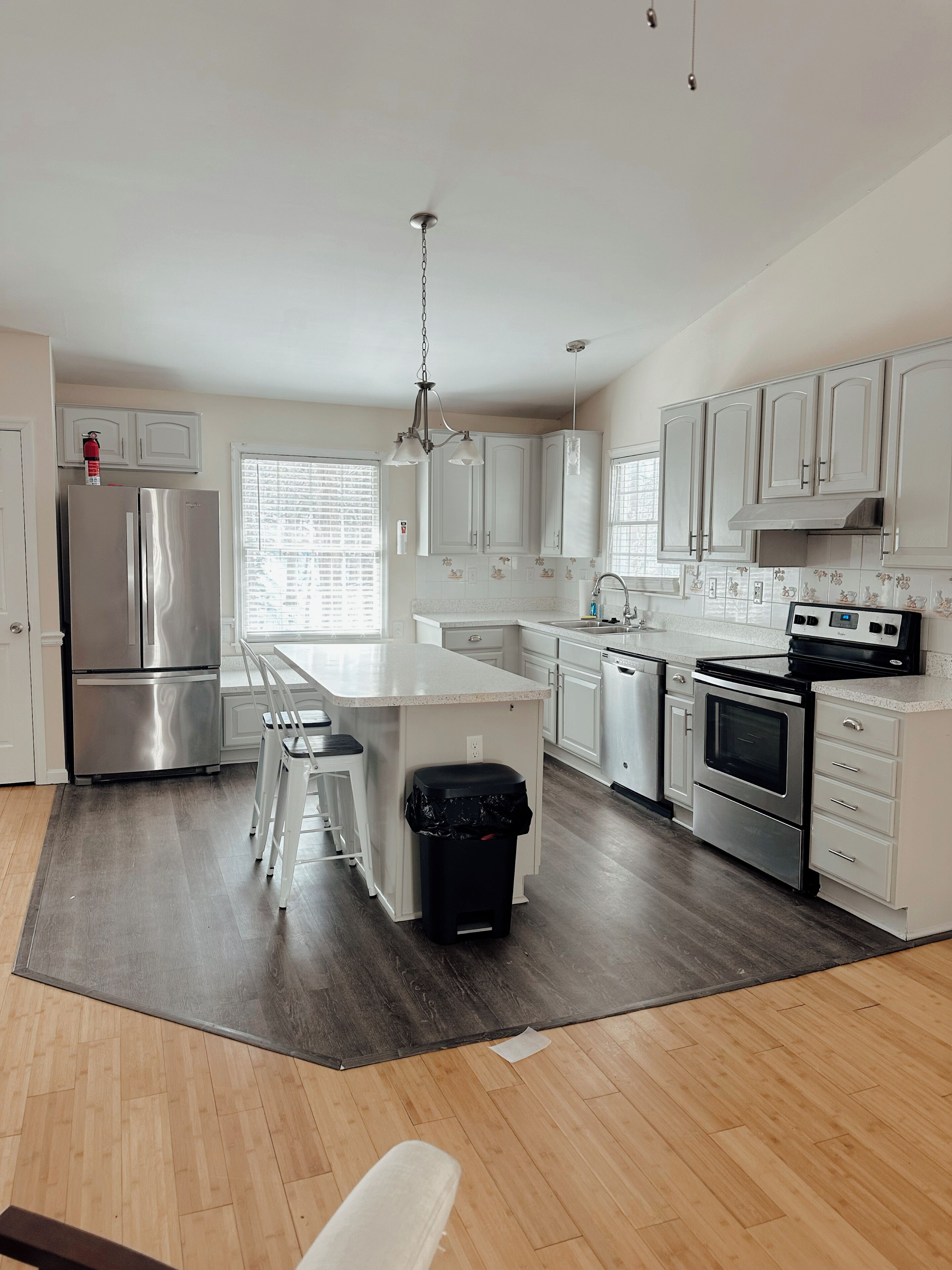 Køleskab, mikrobølgeovn, ovn, kogeplade