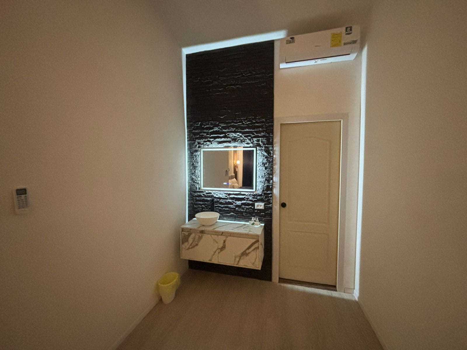 Premium Room | Bathroom | Shower, towels, soap, shampoo