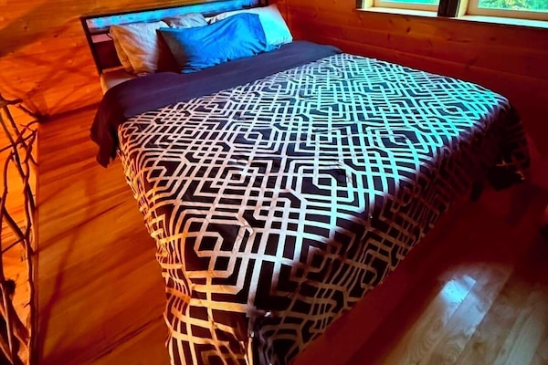 1 bedroom, desk, WiFi (free), bed sheets