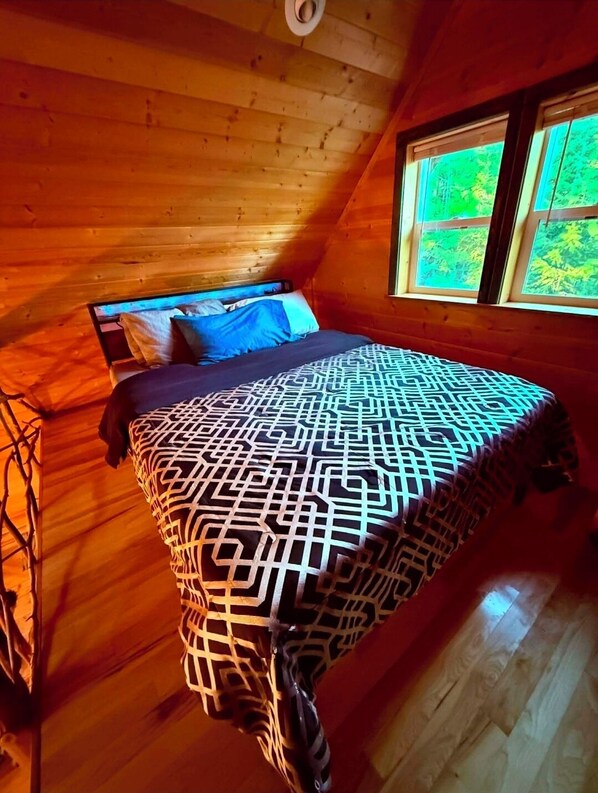 1 bedroom, desk, free WiFi, bed sheets