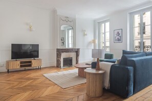 Fernseher, Stereoanlage