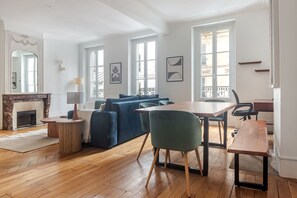 Interior - Blueground | Épinettes, view, nr Parc Monceau (Paris)