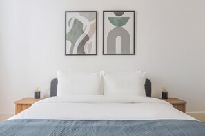 2 bedrooms, iron/ironing board, WiFi, bed sheets - Blueground | Épinettes, view, nr Parc Monceau (Paris)