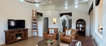 Casa Sandia - Mountain View Retreat