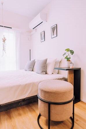 書桌、熨斗/熨衫板