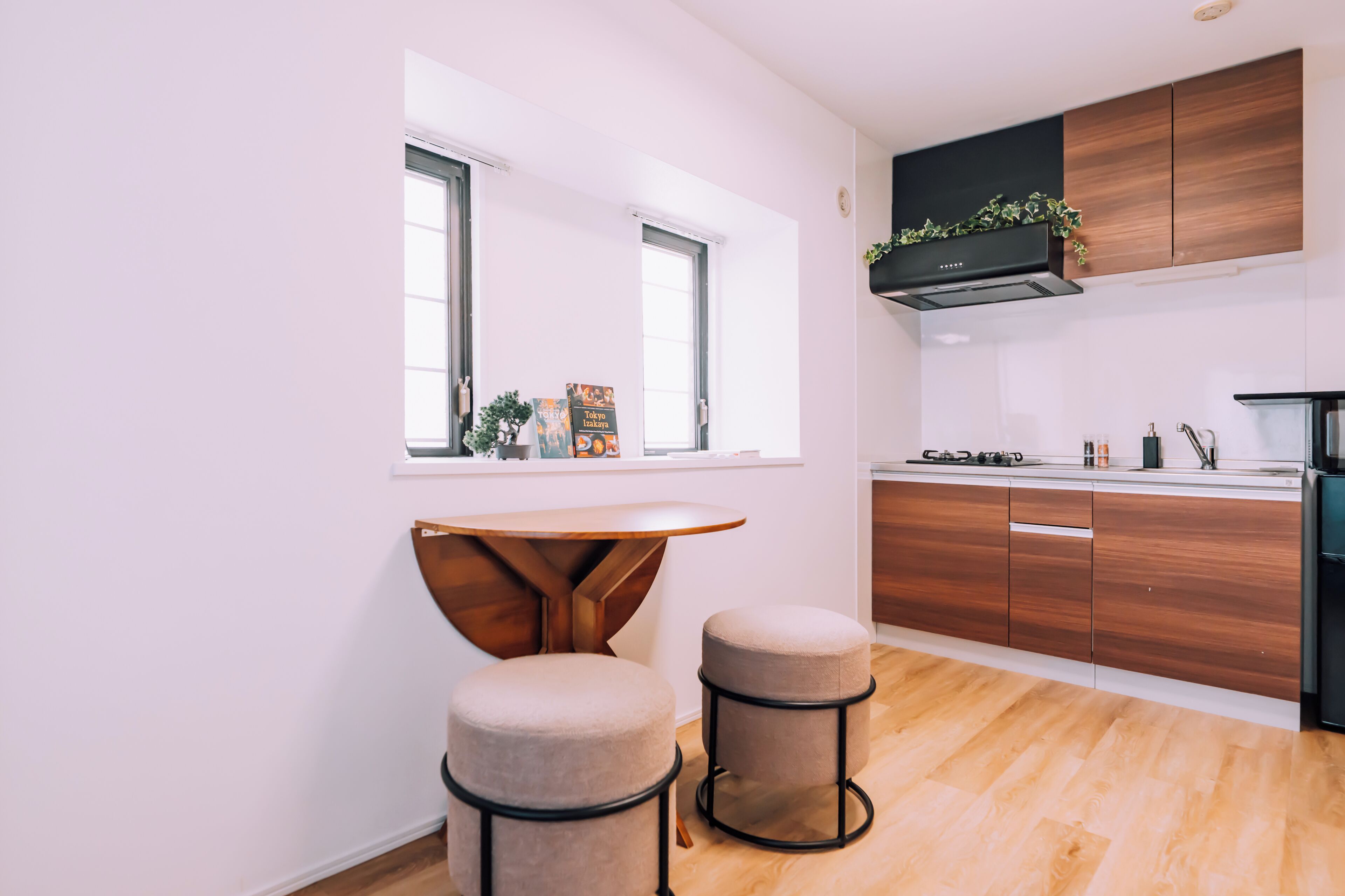 Fridge, microwave, stovetop, cookware/dishes/utensils