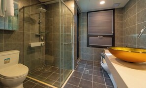 Family Villa, 3 Bedrooms, Private Pool, Partial Sea View | Bathroom - jeju calma (Cheju)