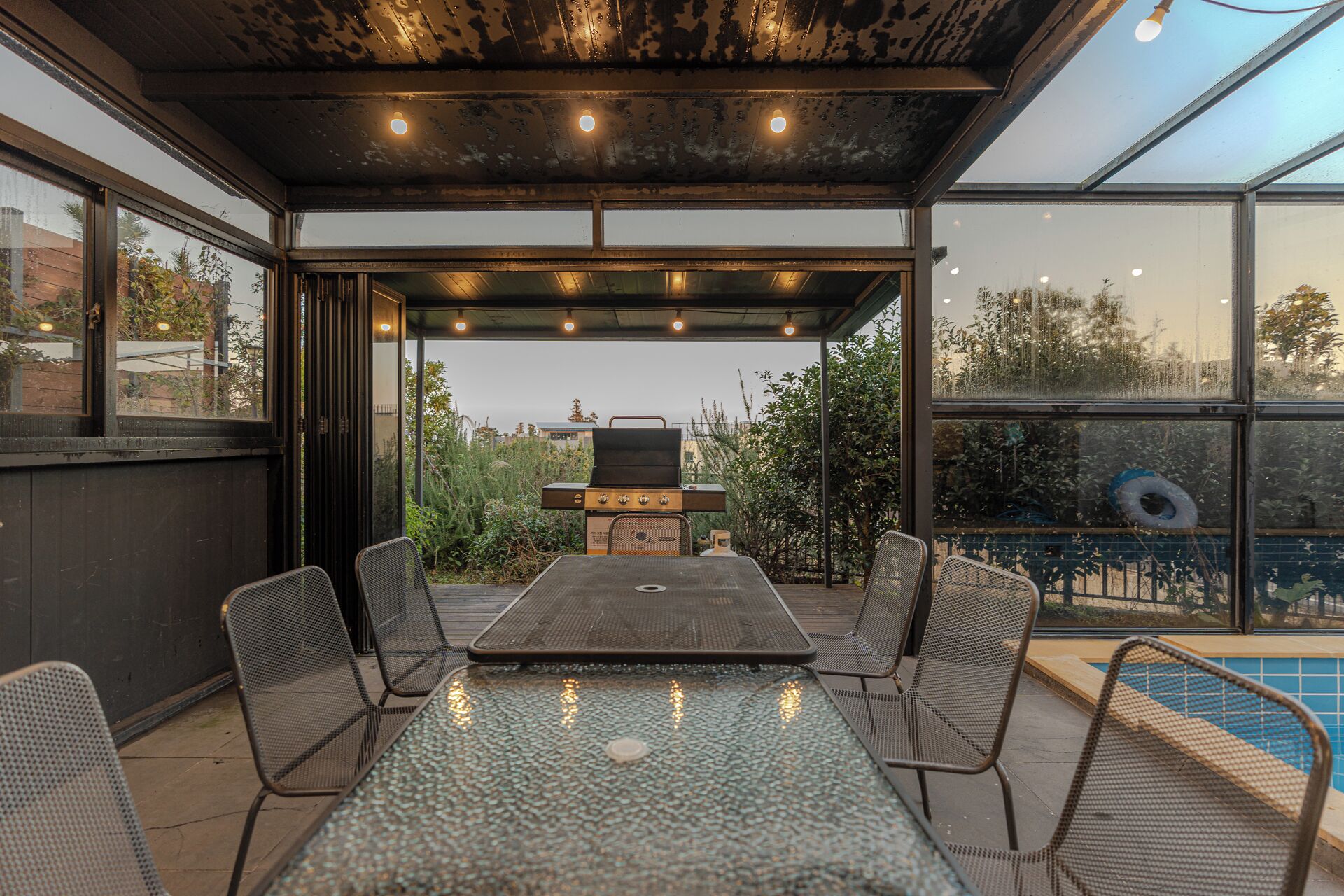 vip-107 | Outdoor dining