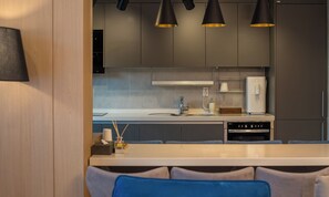 vip-01 | Private kitchen | Fridge, microwave, stovetop, cookware/dishes/utensils - Jeju Calma (Jeju City)
