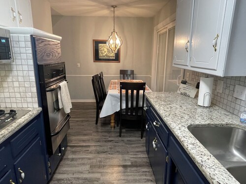 Aimee's Place- Comfy and  Close to Everything!