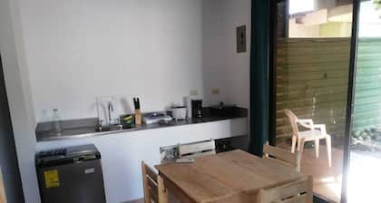 Lovely 1-bedroom cabin with AC in perfect Parrita close to Manuel Antonio beach
