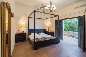 3 bedrooms, in-room safe, desk, iron/ironing board
