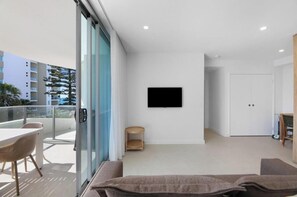 Living area - Luxury 2BR Palm Beach Apartment (Palm Beach)