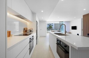 Private kitchen - Luxury 2BR Palm Beach Apartment (Palm Beach)