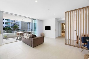 Living area - Luxury 2BR Palm Beach Apartment (Palm Beach)