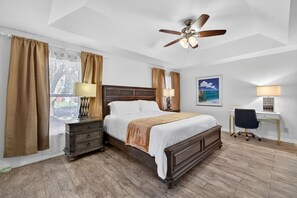 3 bedrooms, iron/ironing board, WiFi, bed sheets - Fin & Tonic~Heated Pool~Sleeps 12~Elegant Cape Coral Retreat (Cape Coral)