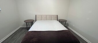 Spacious 3bdrm Avondale home; big private yard & walk to 3 shopping/eating areas