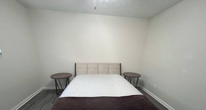 Spacious 3bdrm Avondale home; big private yard & walk to 3 shopping/eating areas