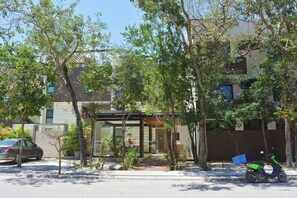 Exterior - 🌴 Stylish 3-Bedroom Condo w/ Pool in Aldea Zama - Perfect for Families & Groups (Tulum)