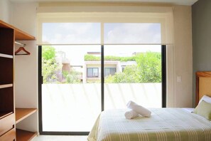 3 bedrooms, iron/ironing board, Internet, bed sheets - 🌴 Stylish 3-Bedroom Condo w/ Pool in Aldea Zama - Perfect for Families & Groups (Tulum)