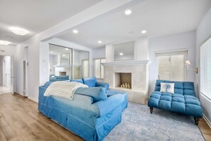 Interior - 1409 S Pacific Street (Oceanside)