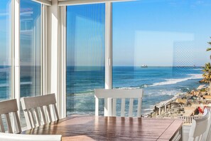 Interior - 1317 S Pacific - Entire Home (Oceanside)